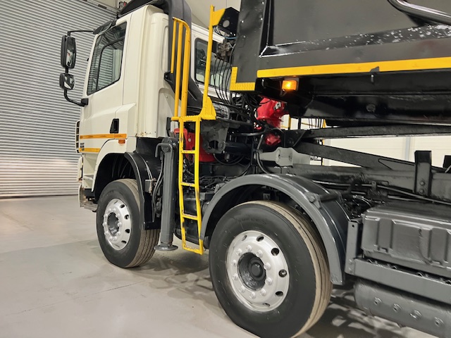 DAF CF85 360 8×4 Day Cab Steel Tipper Grab
