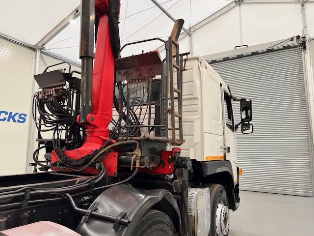 Volvo FM 400 8×4 Steel Tipper Grab Manual
