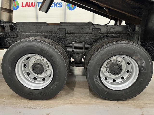 Hino 700 3241 8×4 Sleeper Cab Steel Tipper Grab