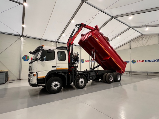 Volvo FM 400 8×4 Steel Tipper Grab Manual