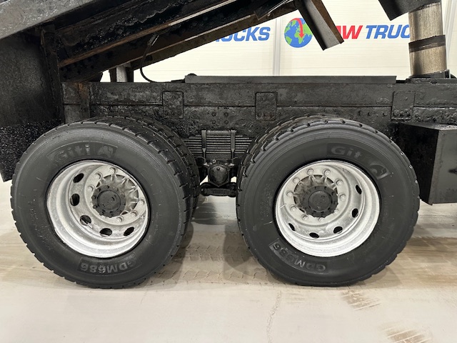 Hino 700 3241 8×4 Sleeper Cab Steel Tipper Grab
