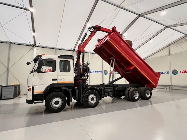 Volvo FM 400 8×4 Steel Tipper Grab Manual