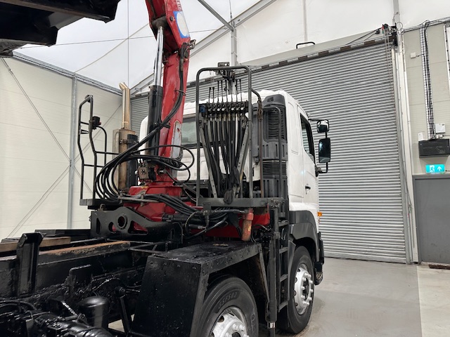 Hino 700 3241 8×4 Sleeper Cab Steel Tipper Grab