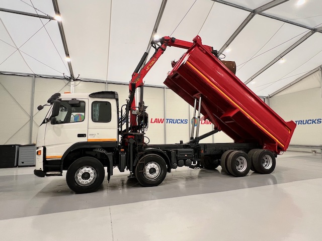 Volvo FM 400 8×4 Steel Tipper Grab Manual