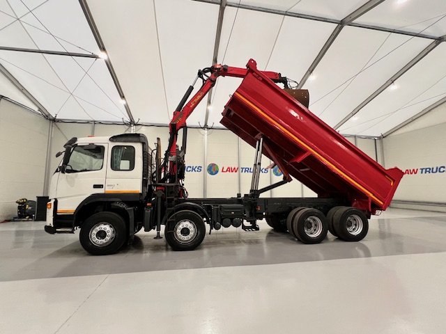 Volvo FM 400 8×4 Steel Tipper Grab Manual