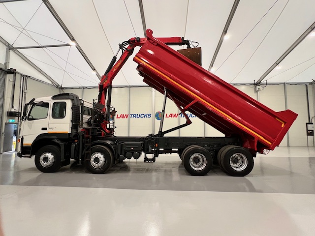 Volvo FM 400 8×4 Steel Tipper Grab Manual