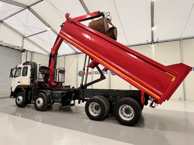 Volvo FM 400 8×4 Steel Tipper Grab Manual