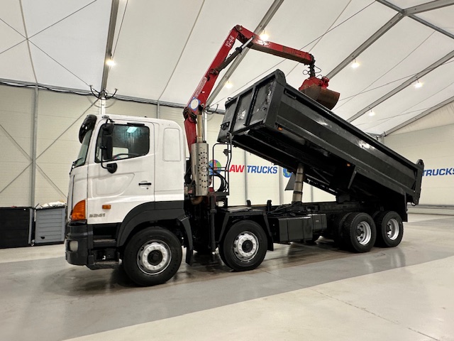 Hino 700 3241 8×4 Sleeper Cab Steel Tipper Grab