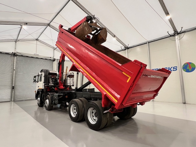 Volvo FM 400 8×4 Steel Tipper Grab Manual