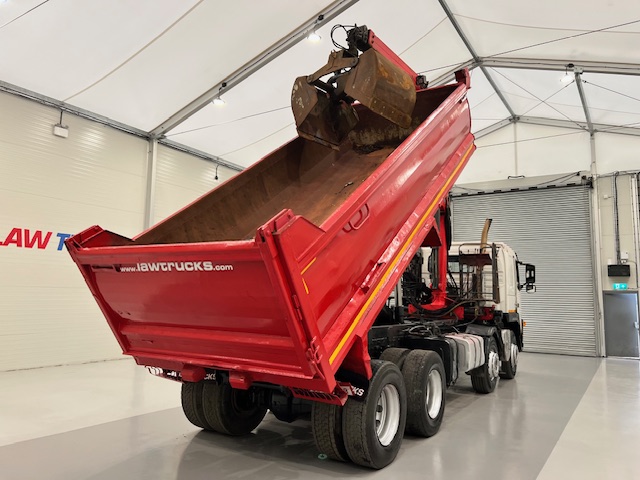 Volvo FM 400 8×4 Steel Tipper Grab Manual