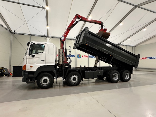Hino 700 3241 8×4 Sleeper Cab Steel Tipper Grab
