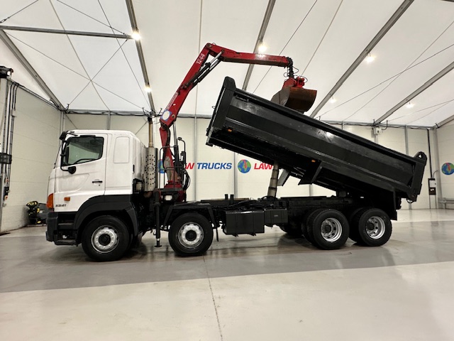 Hino 700 3241 8×4 Sleeper Cab Steel Tipper Grab