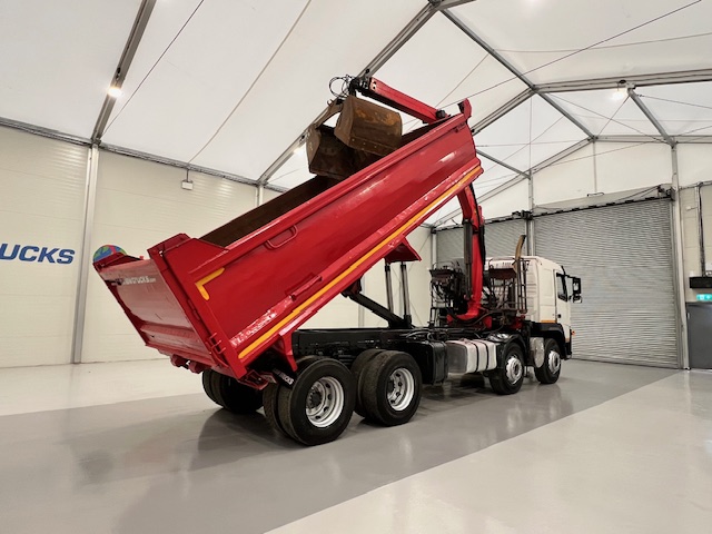 Volvo FM 400 8×4 Steel Tipper Grab Manual