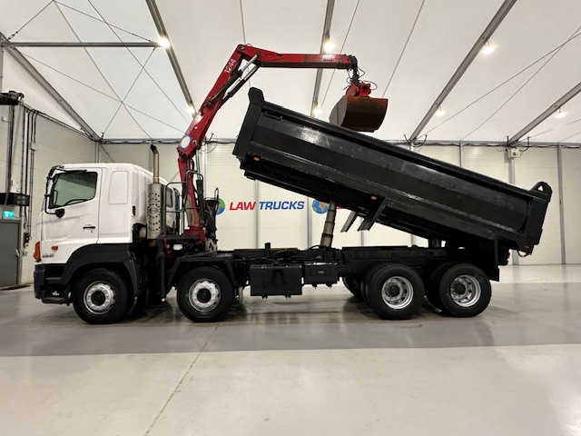 Hino 700 3241 8×4 Sleeper Cab Steel Tipper Grab