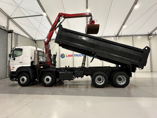 Hino 700 3241 8×4 Sleeper Cab Steel Tipper Grab