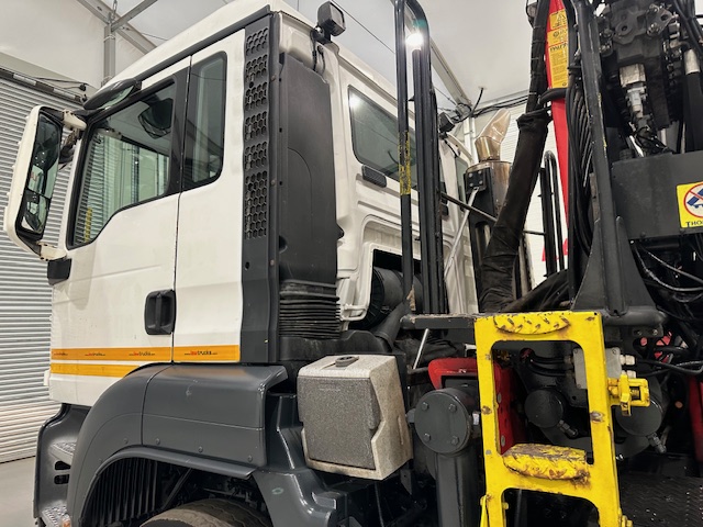 MAN TGS 35.360 8×4 Day Cab Steel Tipper Grab