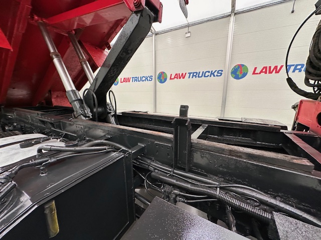 DAF CF85 410 8×4 Day Cab Steel Tipper Grab