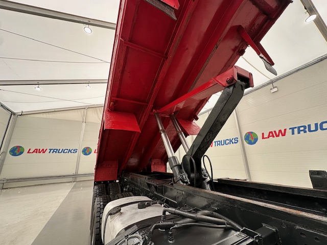 DAF CF85 410 8×4 Day Cab Steel Tipper Grab