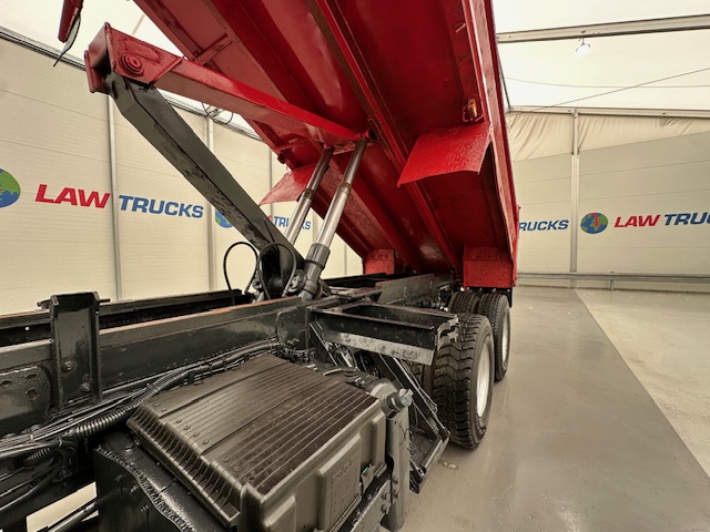DAF CF85 410 8×4 Day Cab Steel Tipper Grab