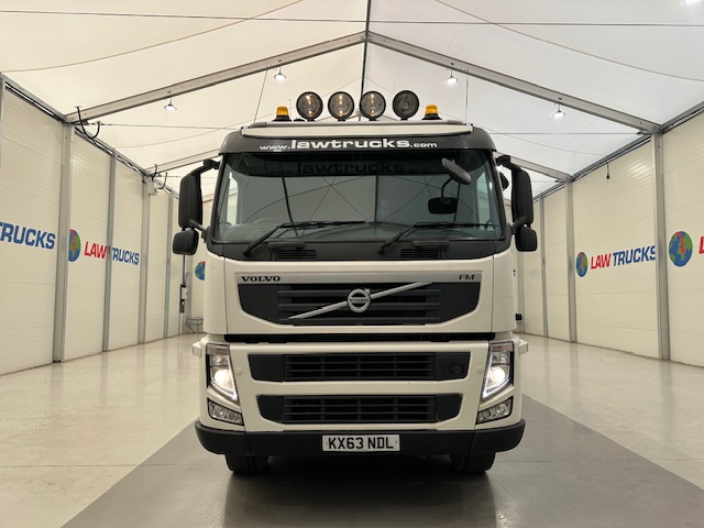 Volvo FM 380 8×4 Day Cab Tipper