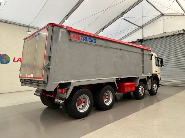 Volvo FM 380 8×4 Day Cab Tipper