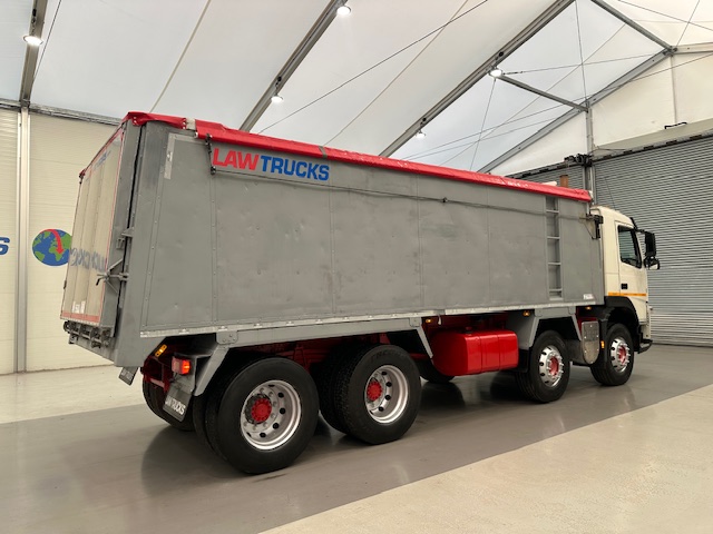 Volvo FM 380 8×4 Day Cab Tipper