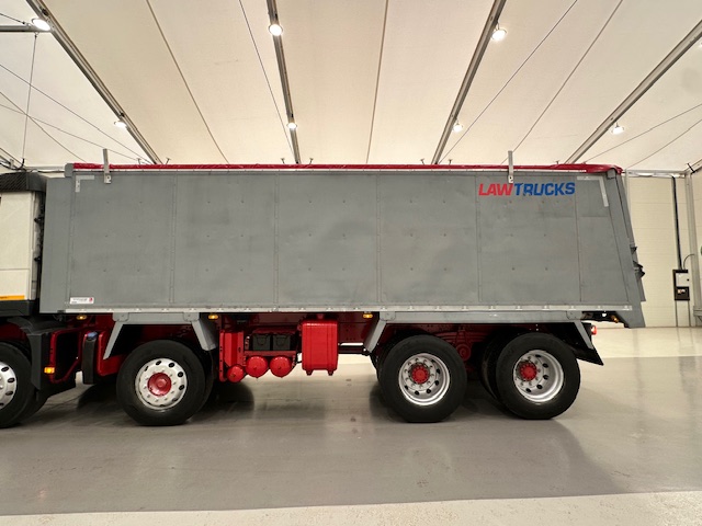 Volvo FM 380 8×4 Day Cab Tipper