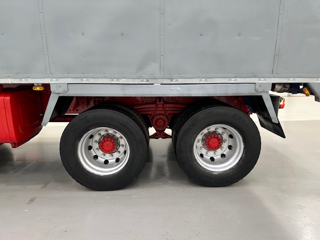 Volvo FM 380 8×4 Day Cab Tipper