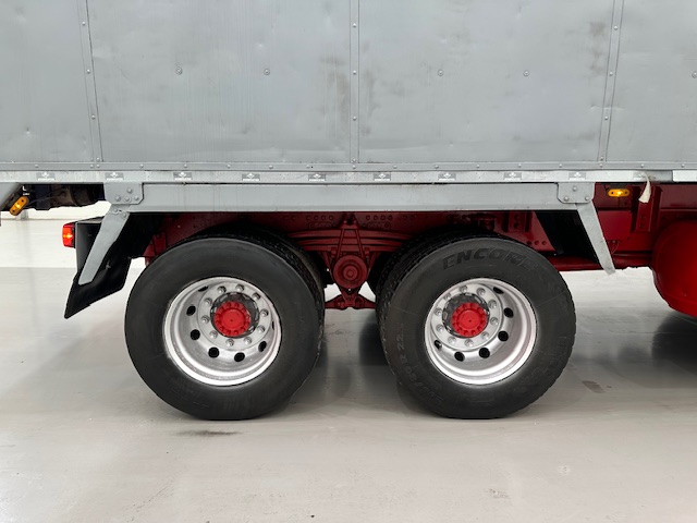 Volvo FM 380 8×4 Day Cab Tipper