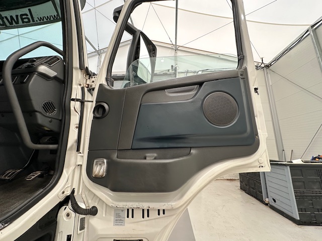 Volvo FM 380 8×4 Day Cab Tipper