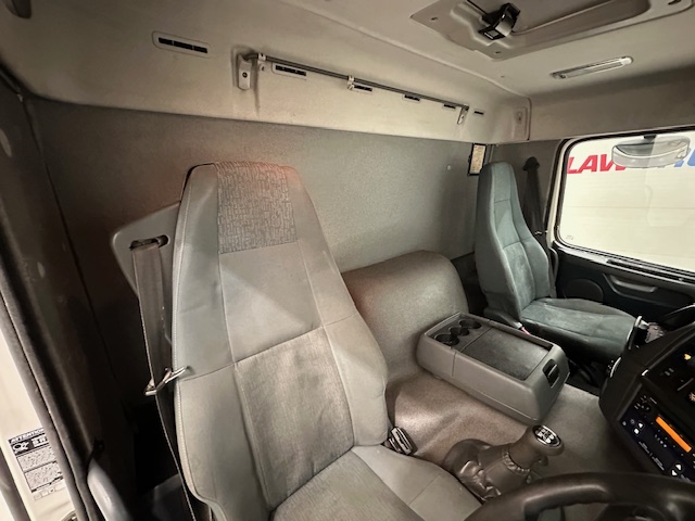 Volvo FM 380 8×4 Day Cab Tipper