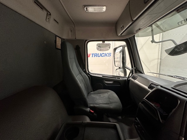 Volvo FM 380 8×4 Day Cab Tipper