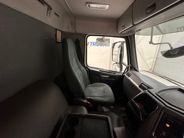 Volvo FM 380 8×4 Day Cab Tipper