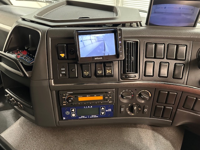 Volvo FM 380 8×4 Day Cab Tipper