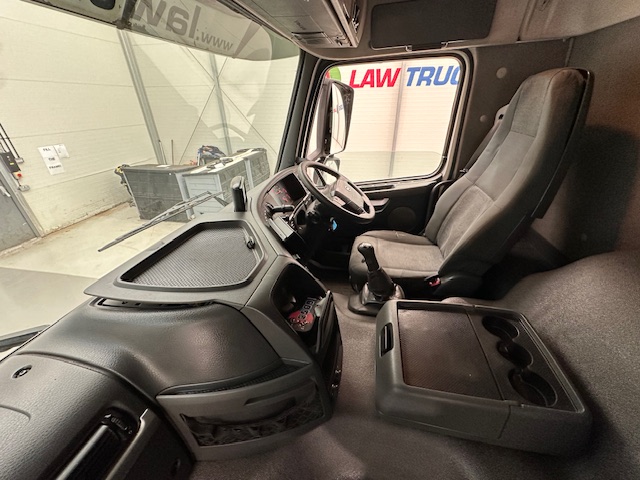 Volvo FM 380 8×4 Day Cab Tipper