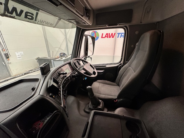 Volvo FM 380 8×4 Day Cab Tipper