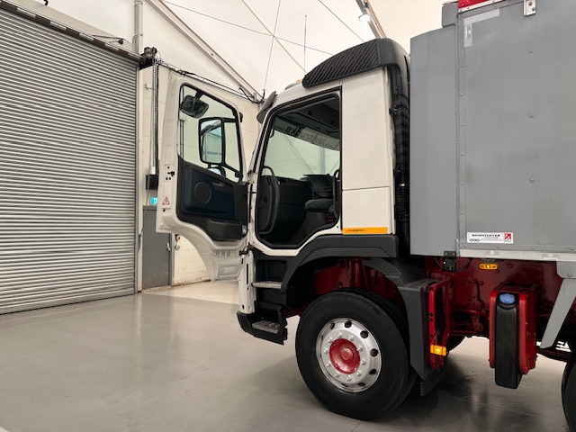Volvo FM 380 8×4 Day Cab Tipper