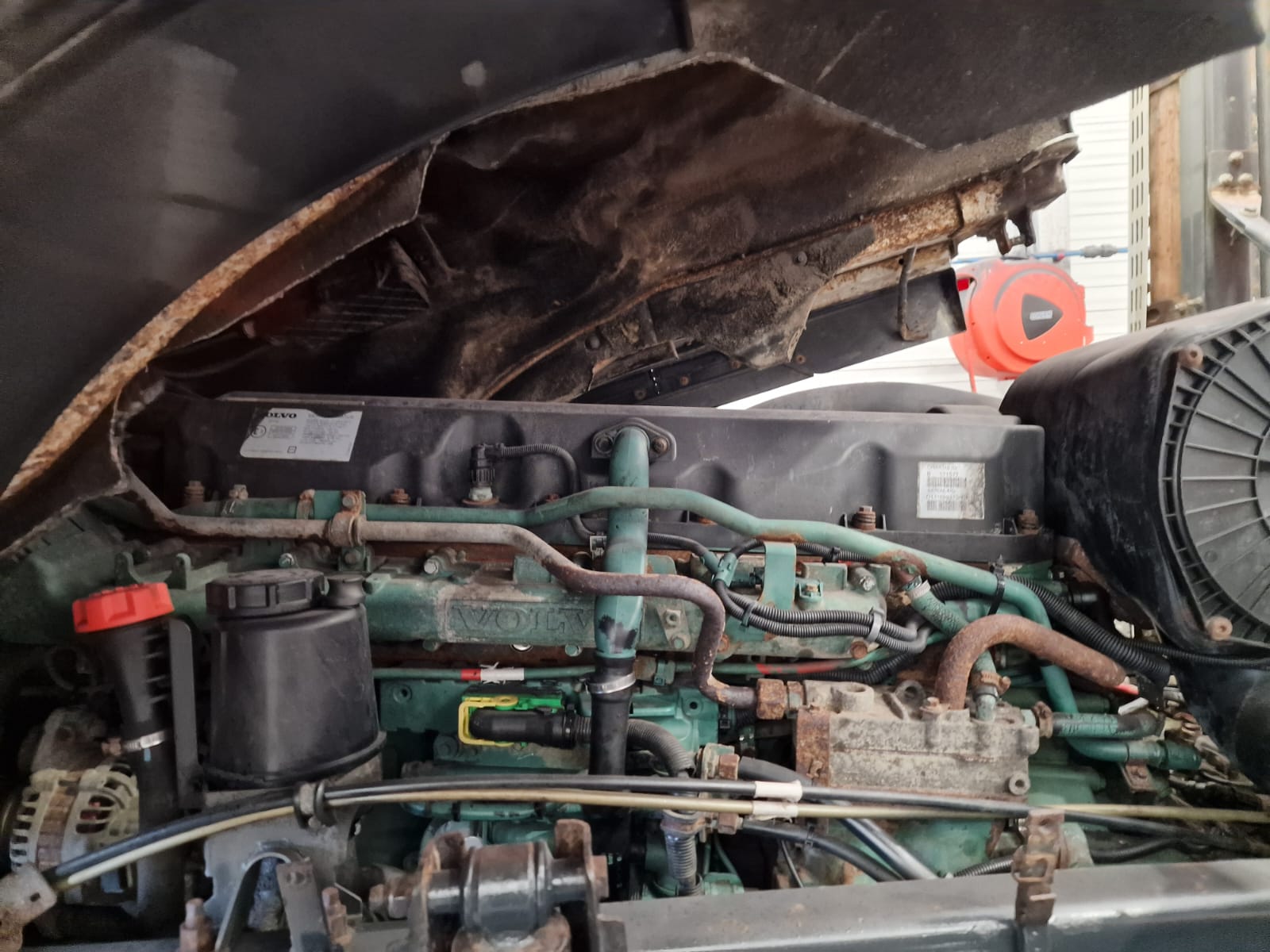 Volvo FM 400 8×4 Steel Tipper Grab Manual