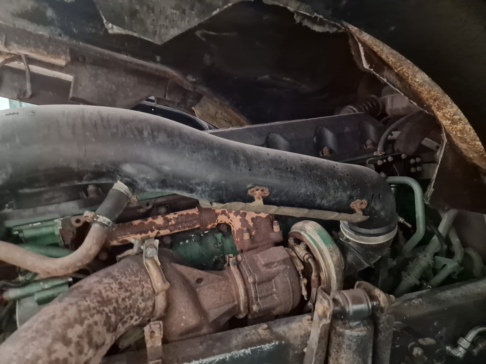 Volvo FM 400 8×4 Steel Tipper Grab Manual