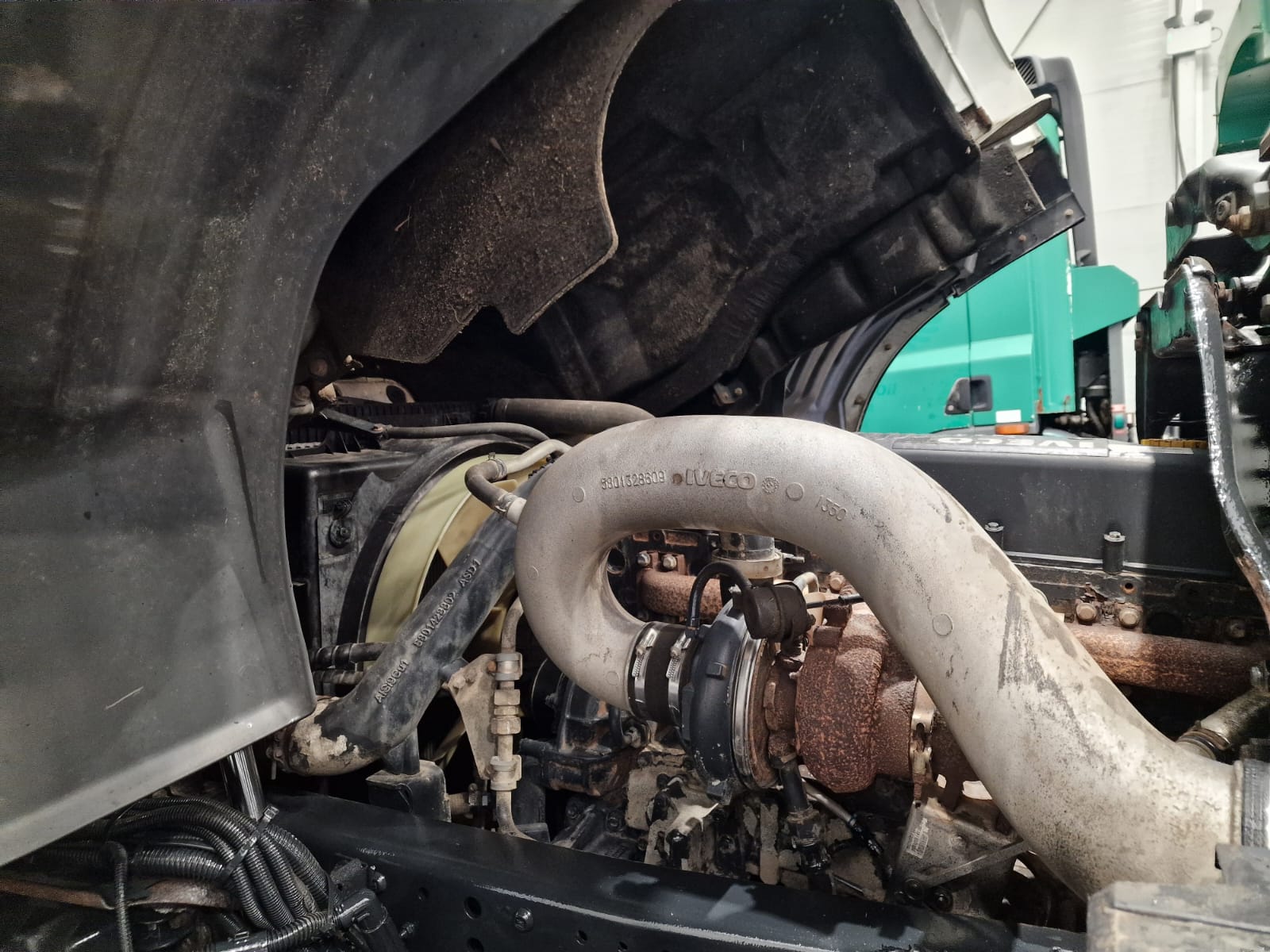 Iveco Stralis 310 Euro 6 6×2 Dropside Brick Grab