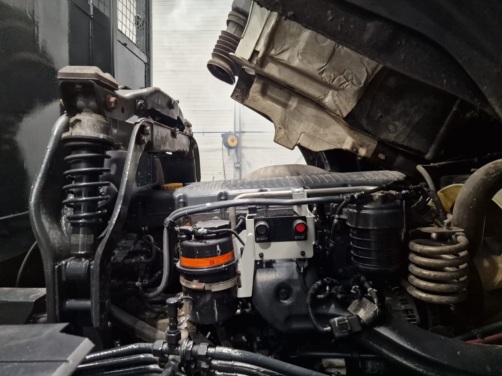 Iveco Stralis 310 Euro 6 6×2 Dropside Brick Grab