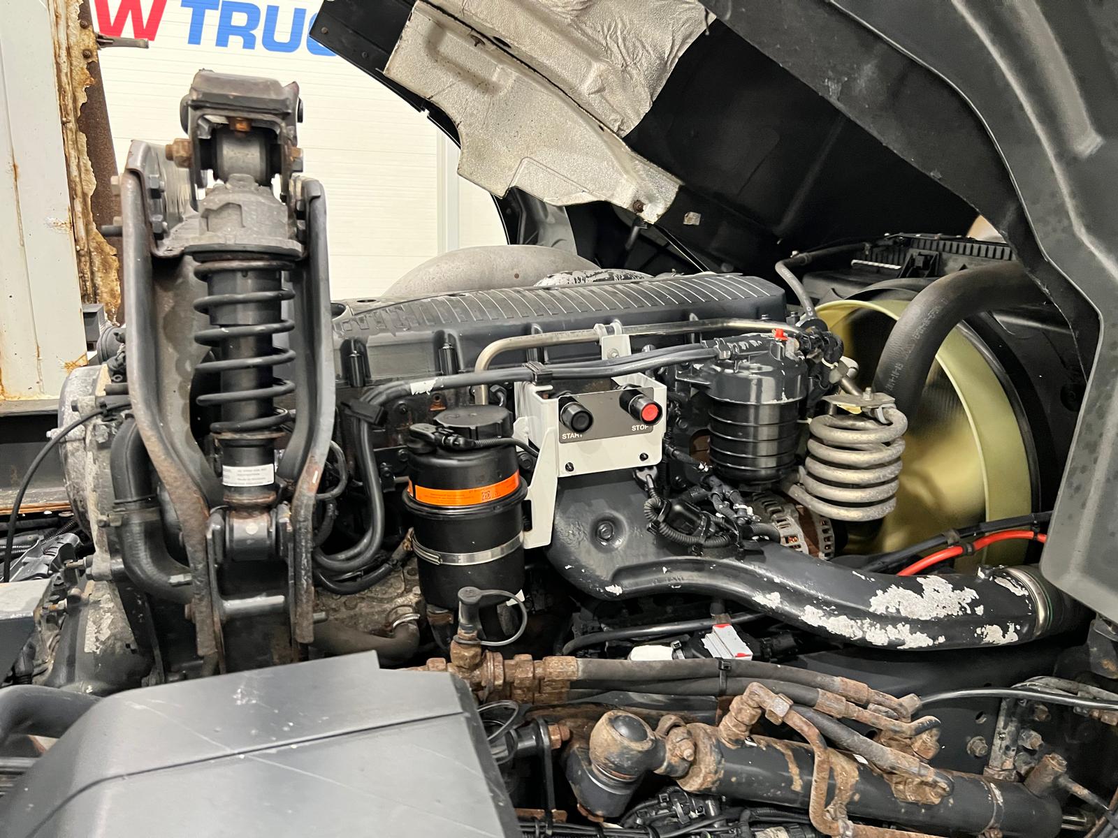 Iveco Stralis 310 6×2 Dropside Brick Grab