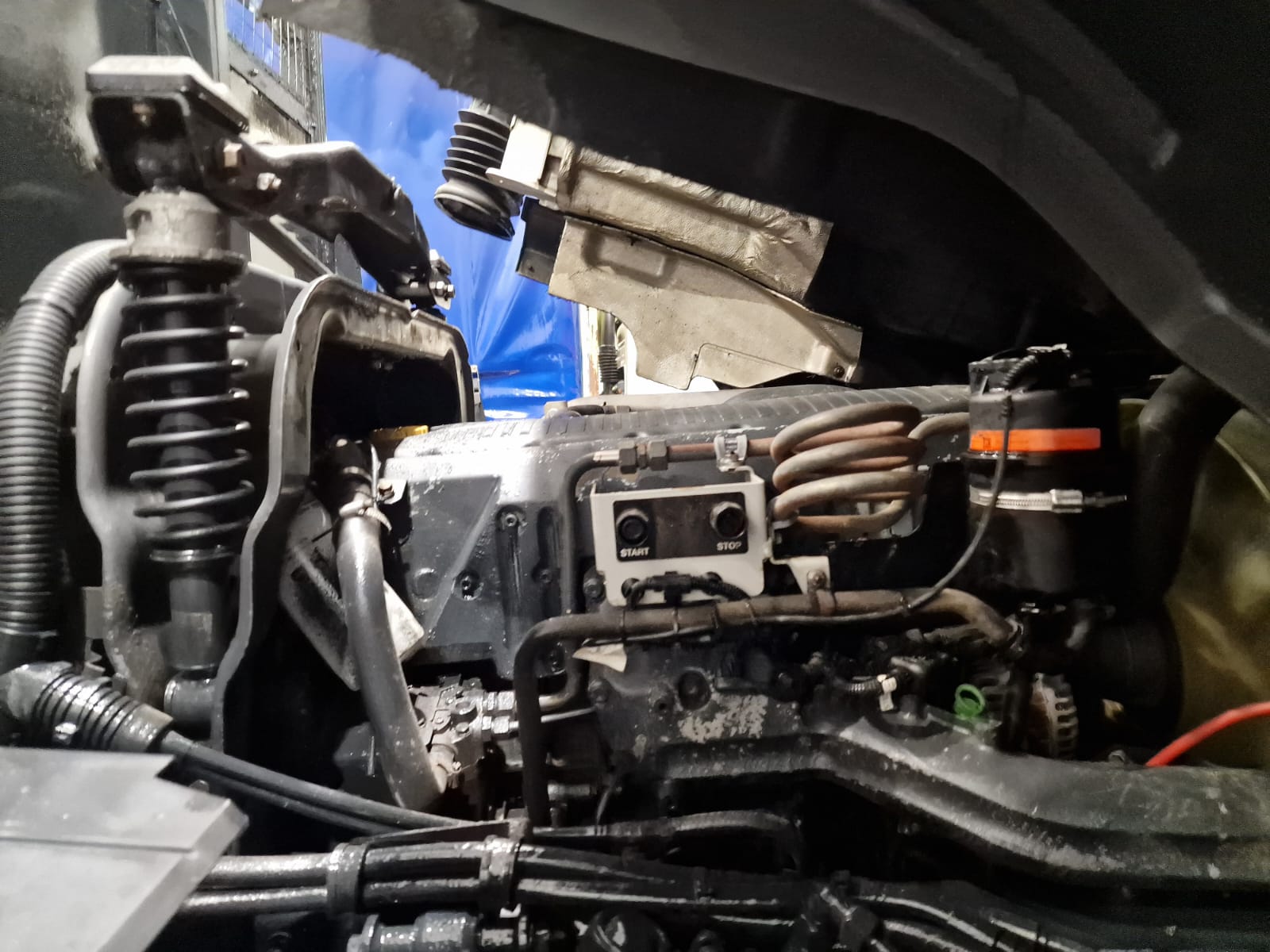 Iveco Stralis 310 6×2 Dropside Brick Grab