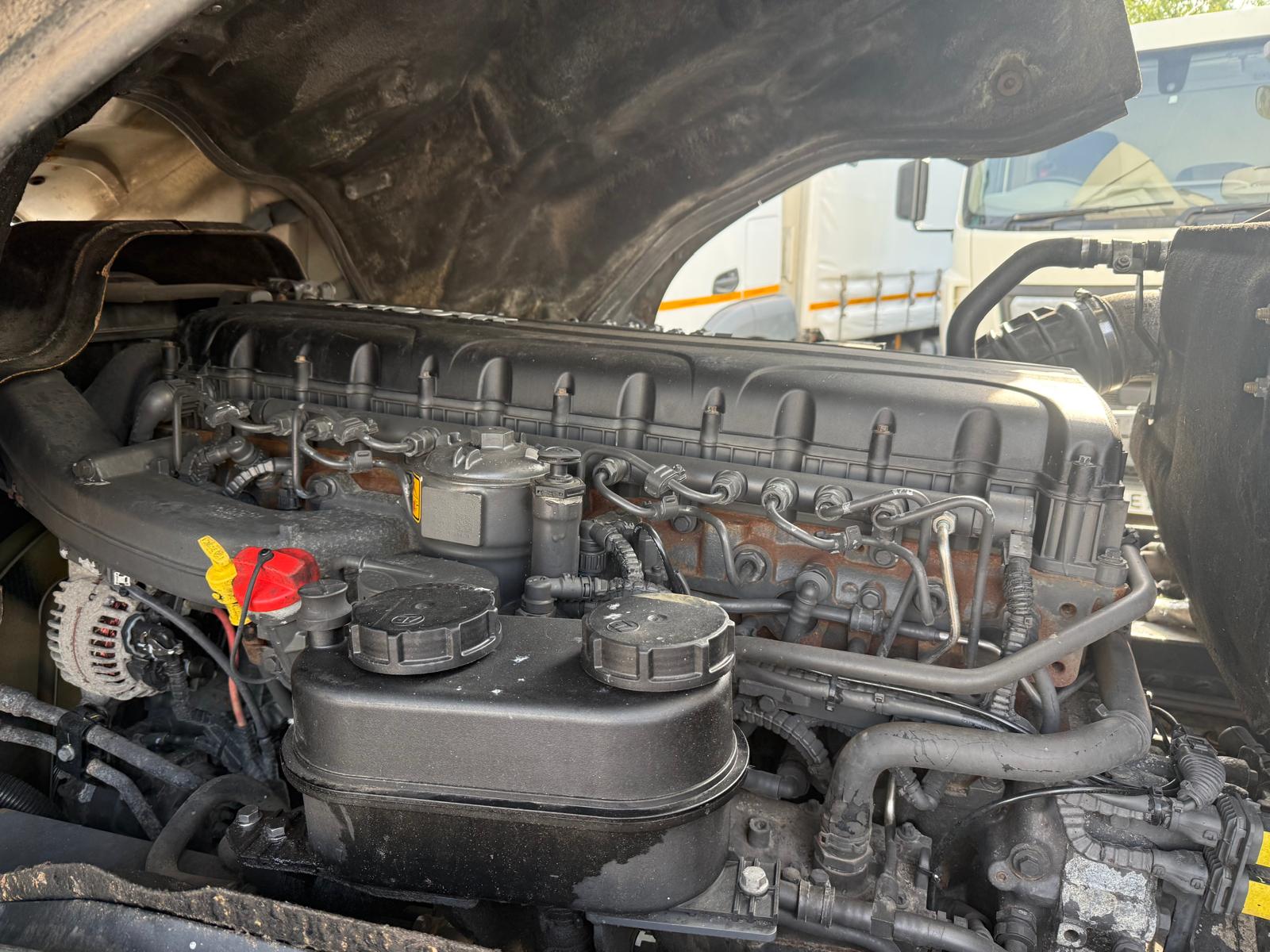 DAF CF 370 6×2 Sleeper Cab Fridge Box