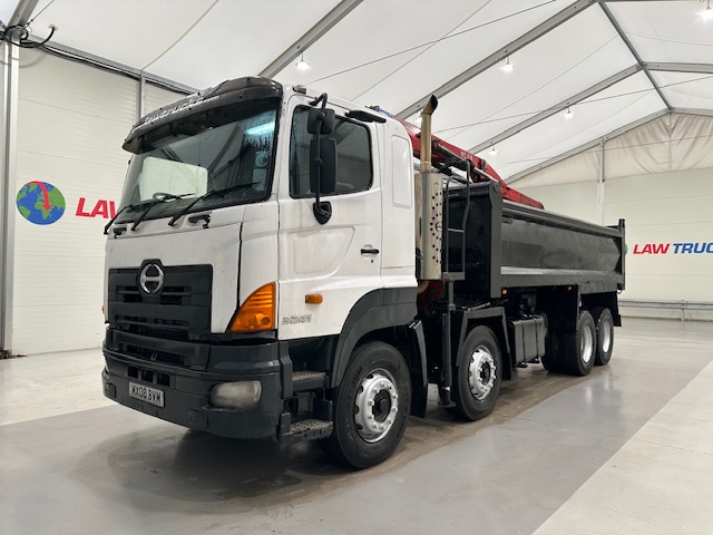 Hino 700 3241 8×4 Sleeper Cab Steel Tipper Grab