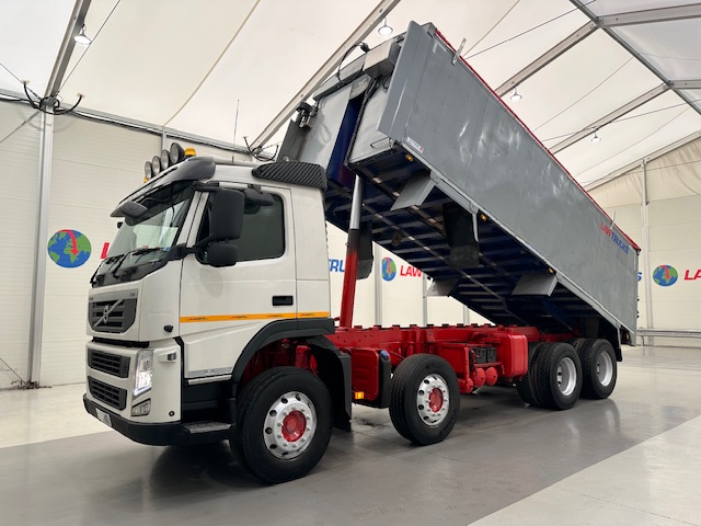 Volvo FM 380 8×4 Day Cab Tipper