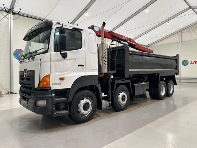 Hino 700 3241 8×4 Sleeper Cab Steel Tipper Grab