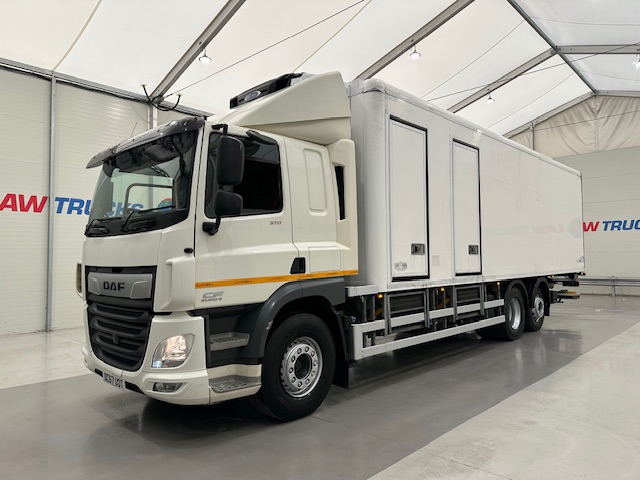 DAF CF 370 6×2 Sleeper Cab Fridge Box