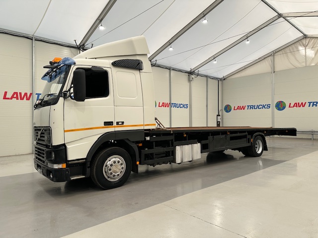 Volvo FH12 420 4×2 Caravan Transporter