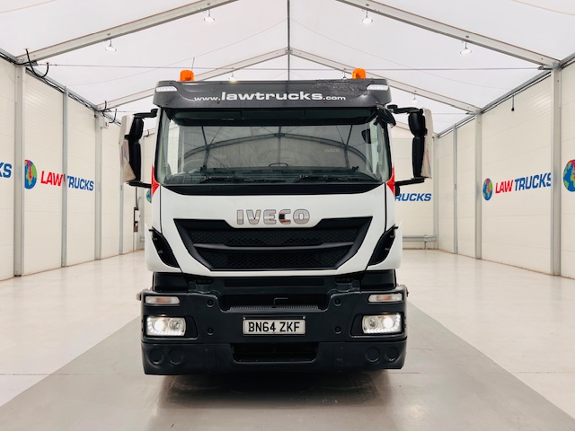 Iveco Stralis 310 Euro 6 6×2 Flatbed Brick Grab